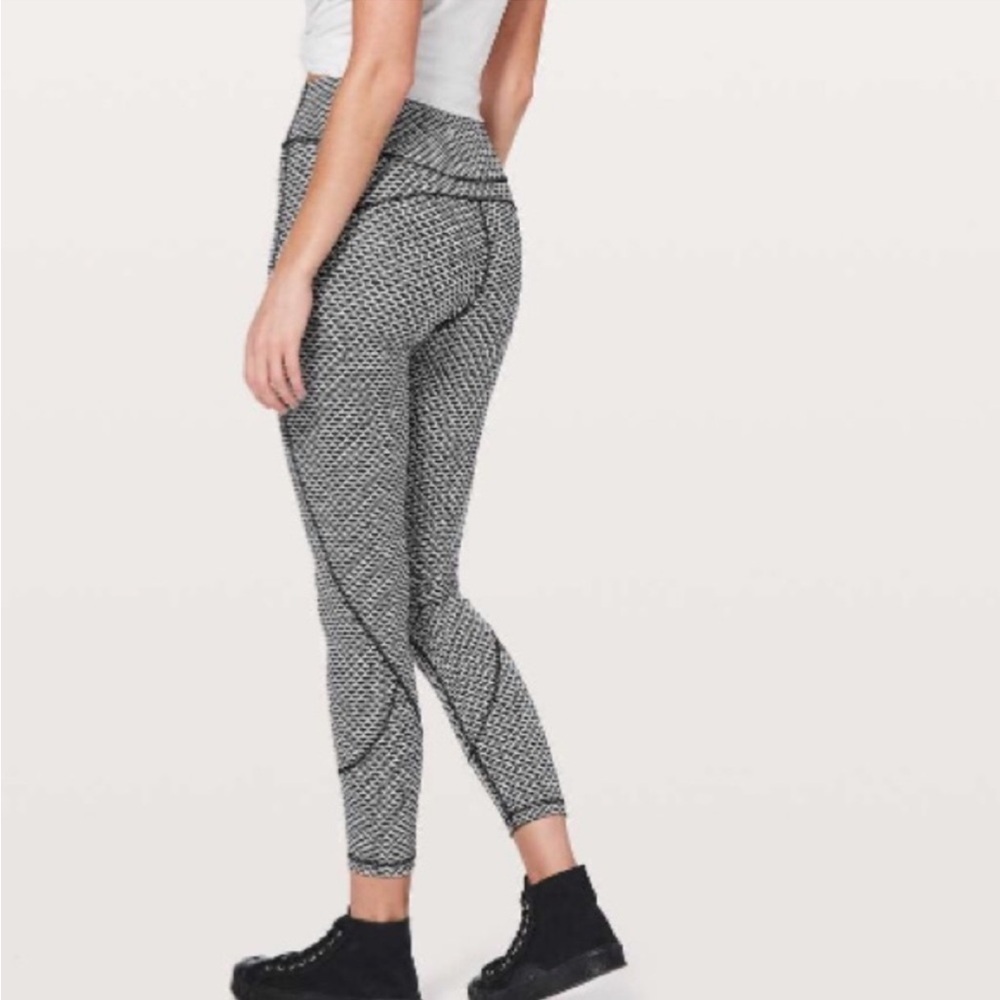 Lululemon In Movement 7/8 Tight Monochromic Black - Size 6 - Picture 4 of 16
